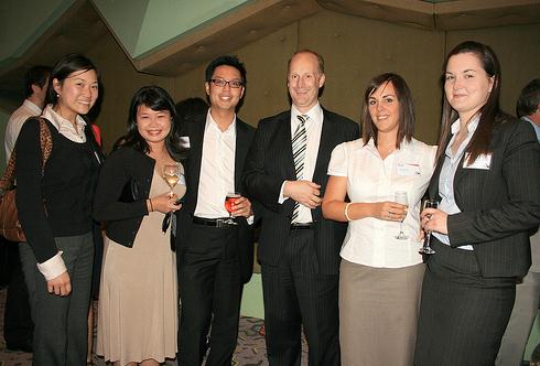 男士出席晚宴如何着装?出席晚宴男士服装搭配